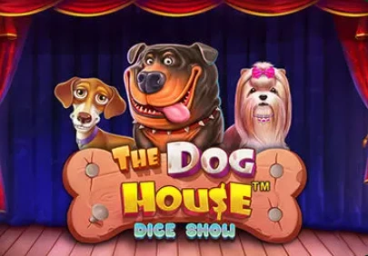 Слот The Dog House Dice Show: три собаки на сцене с красными кулисами и логотип игры на кости